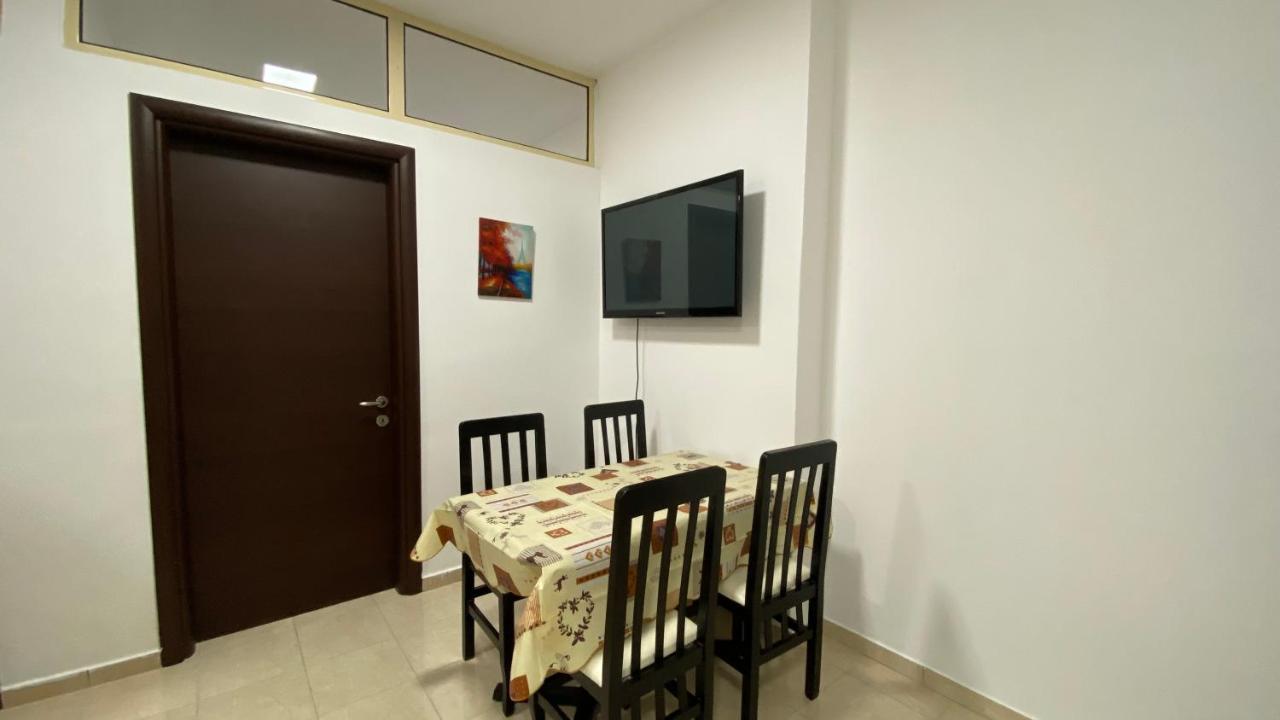 Anna'S Apartament Lushnje Luaran gambar