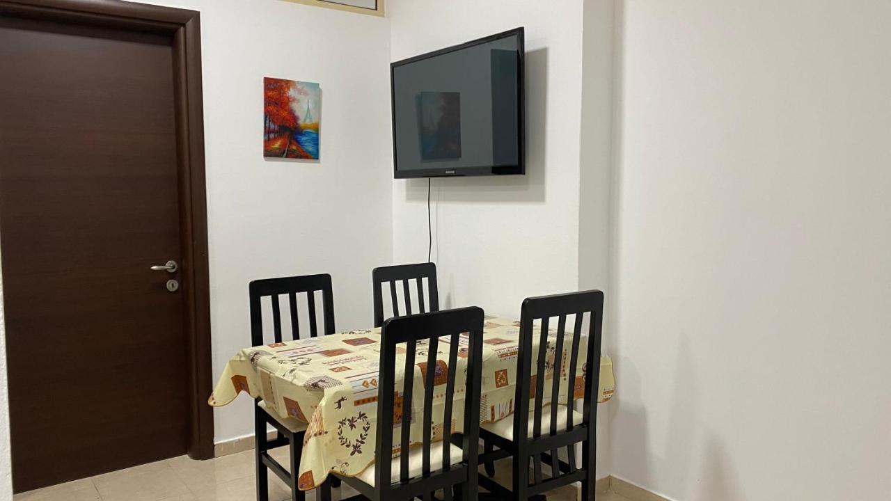 Anna'S Apartament Lushnje Luaran gambar