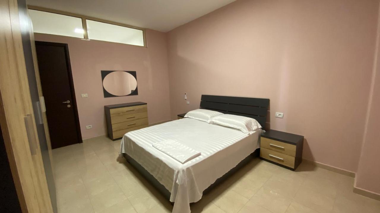 Anna'S Apartament Lushnje Luaran gambar